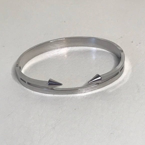 ❌SOLD!❌ Bracelet Double Pointed cone Bangle - Picture 4 of 5